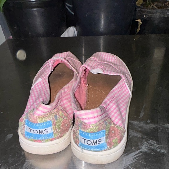 Toms little girls size 1.5 pink plaid with floral heel - Picture 5 of 9